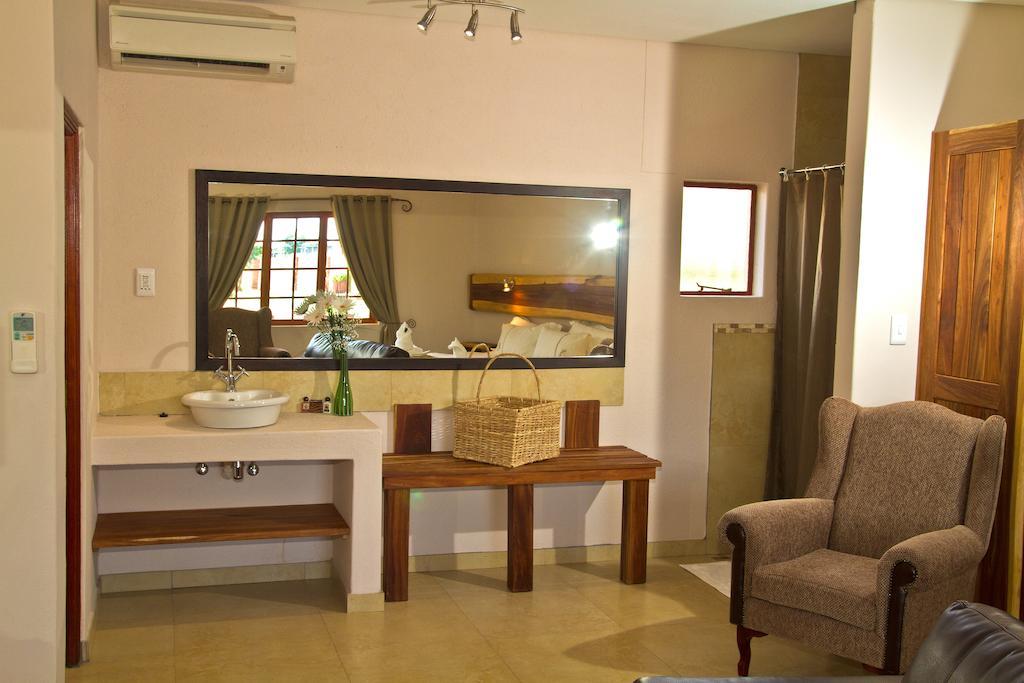Cest Si Bon Hotel Otjiwarongo Extérieur photo