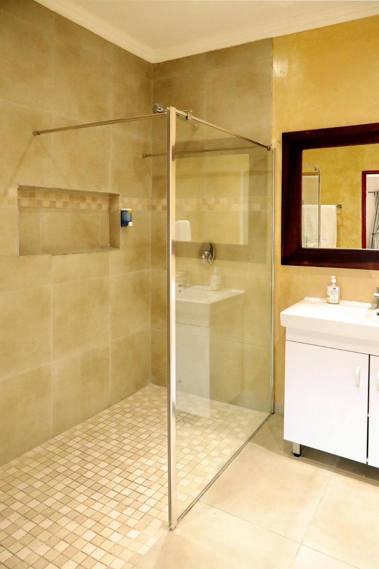Cest Si Bon Hotel Otjiwarongo Extérieur photo