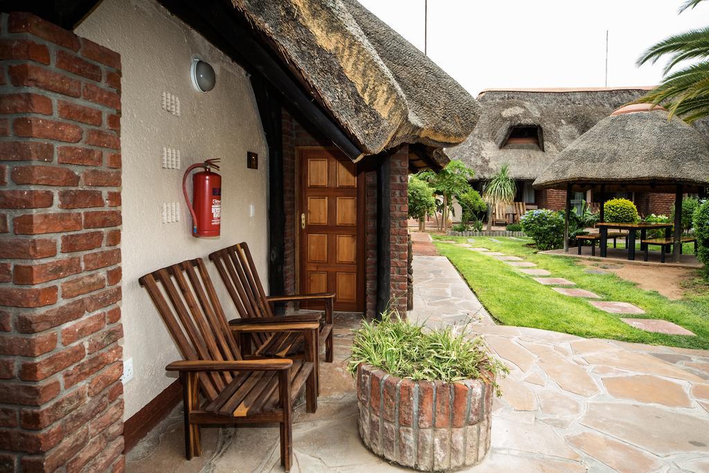 Cest Si Bon Hotel Otjiwarongo Extérieur photo