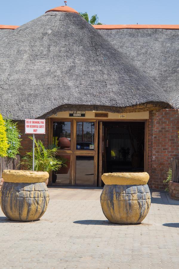 Cest Si Bon Hotel Otjiwarongo Extérieur photo