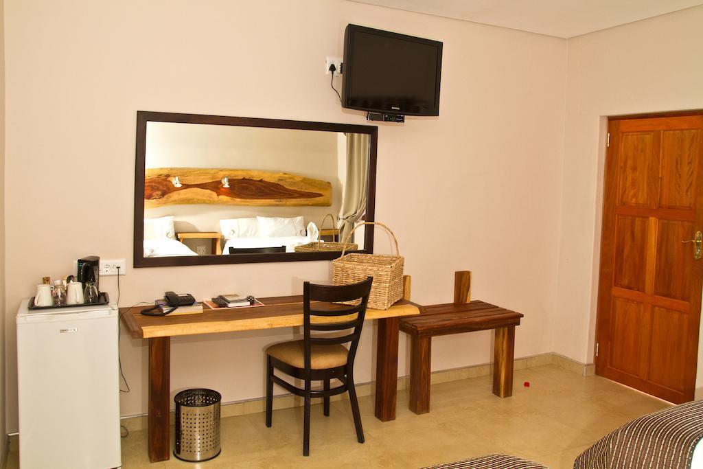 Cest Si Bon Hotel Otjiwarongo Chambre photo