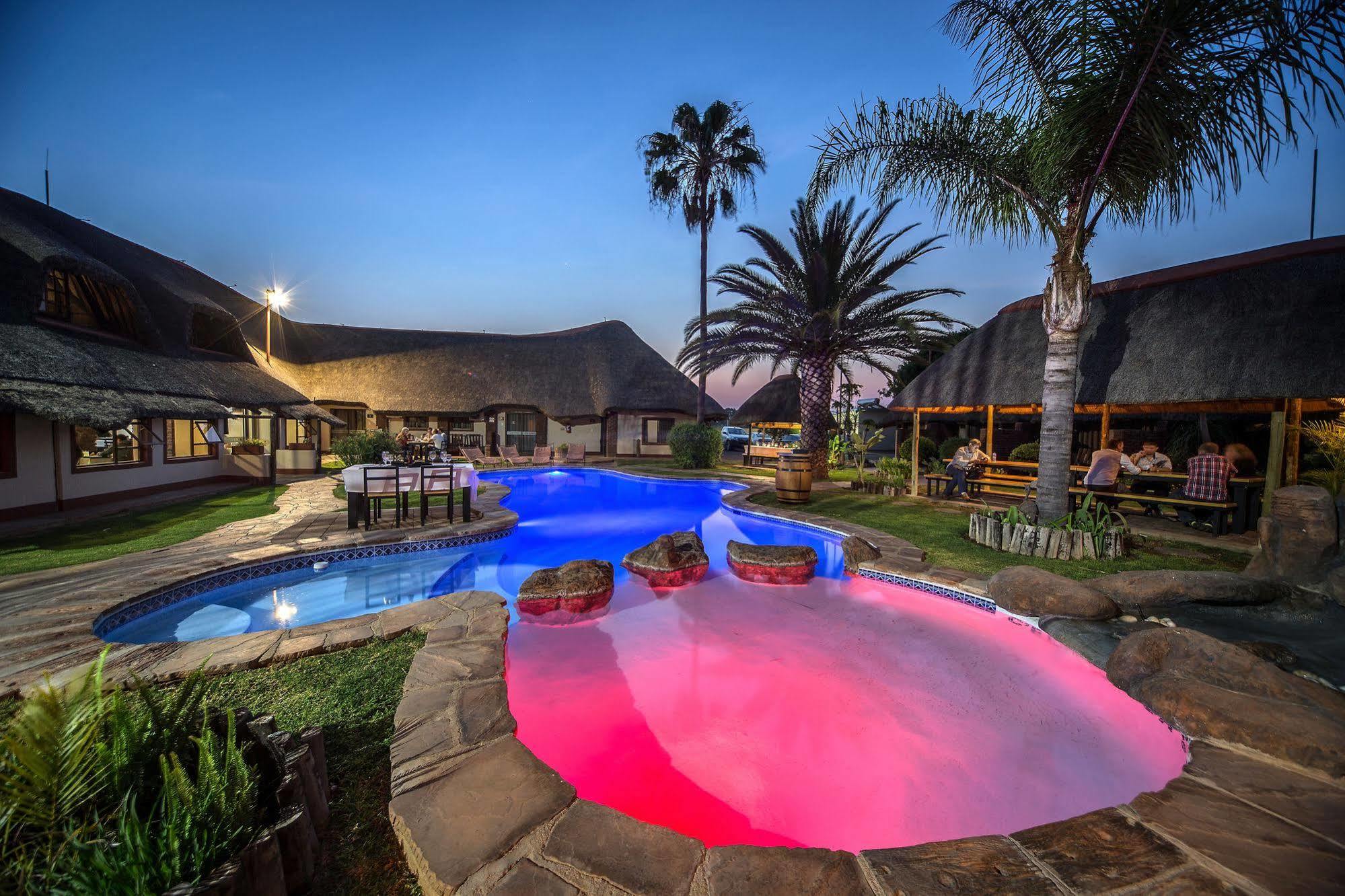Cest Si Bon Hotel Otjiwarongo Extérieur photo