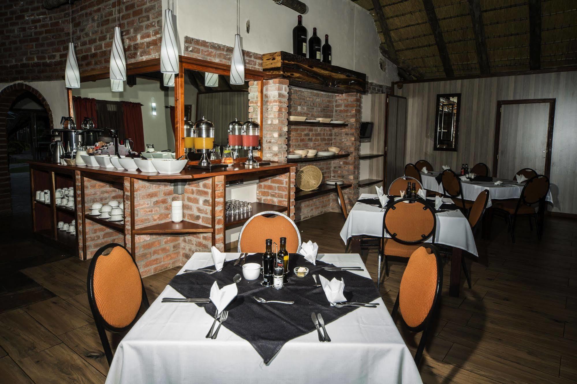 Cest Si Bon Hotel Otjiwarongo Extérieur photo