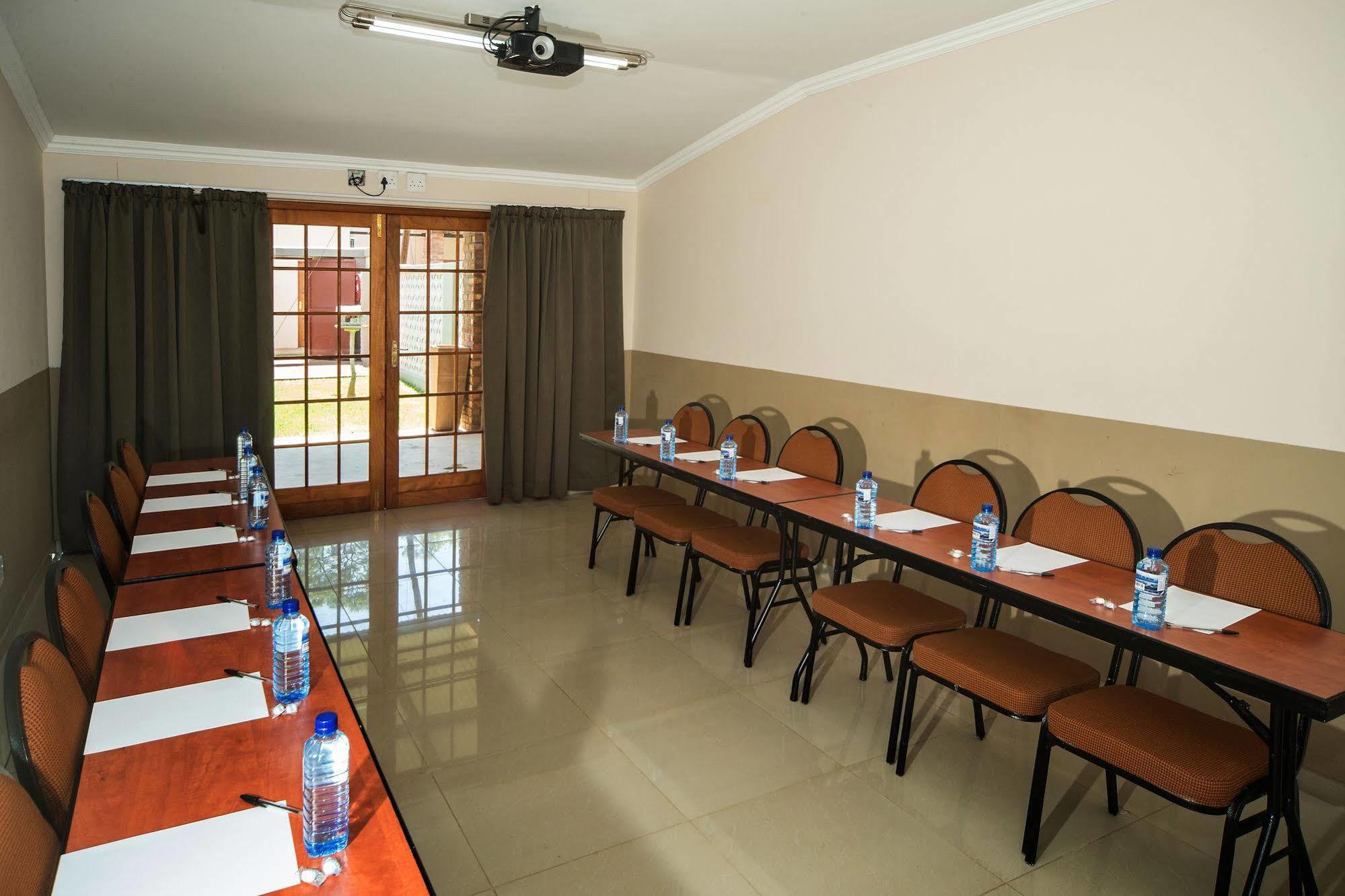 Cest Si Bon Hotel Otjiwarongo Extérieur photo