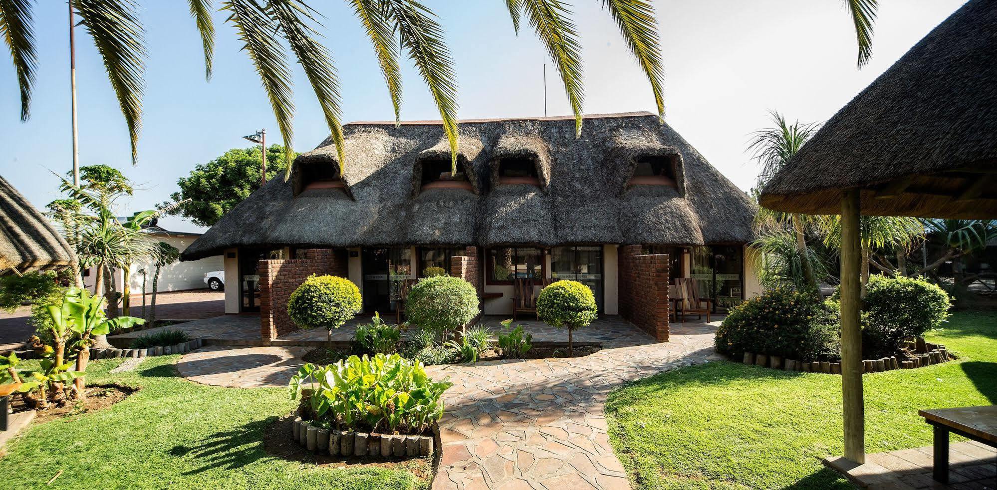 Cest Si Bon Hotel Otjiwarongo Extérieur photo